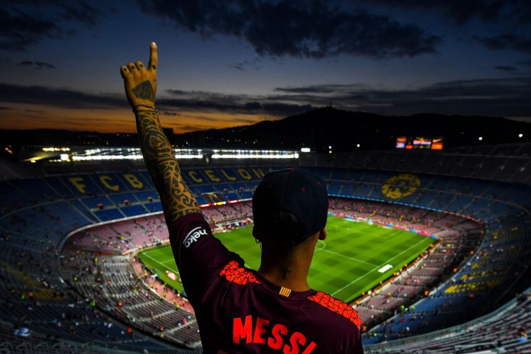 BARCELONA, SPAIN - AUGUST 18: A FC Barcelona fan poses for a picture prior to the La Liga match between FC Barcelona and Deportivo Alaves at Camp Nou on August 18, 2018 in Barcelona, Spain. (Photo by David Ramos/Getty Images)