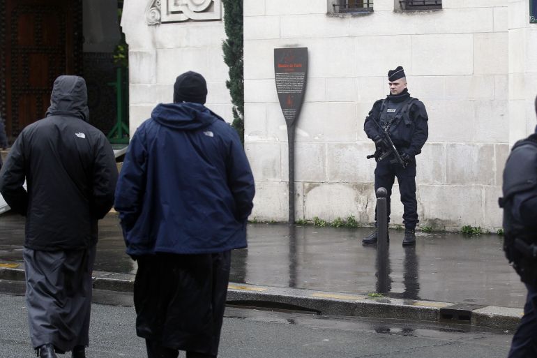 PARIS, FRANCE - NOVEMBER 20: A French police officer stands as Muslims arrive at the Great Mosque of Paris (Grande mosquee de Paris) after the Friday prayers on November 20, 2015 in Paris, France. Following the terrorist attacks in Paris last week, which claimed 130 lives and injured hundreds more, the Muslim community of Paris has seen an increase in security as Paris remains on a high security alert. (Photo by Thierry Chesnot/Getty Images)