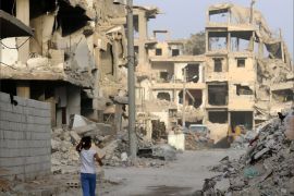 مشهد الدمار يطغى على أحياء الرقة جراء قصف طيران التحالف خلال معركة طرد تنظيم الدولة (الجزيرة)