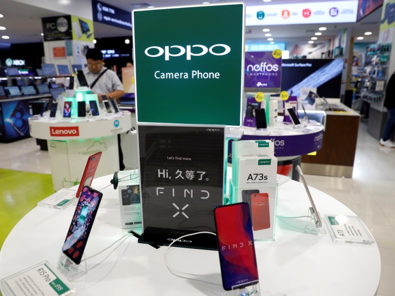 Oppo smartphones are displayed in a shop in Singapore August 8, 2018. REUTERS/Edgar Su