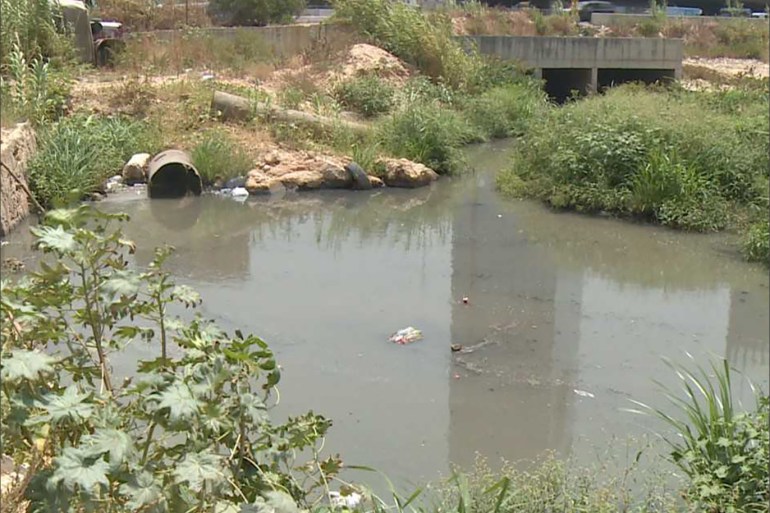 تعاني مصادر المياه في لبنان الكثير من الملوثات ولاسباب متعددة.
