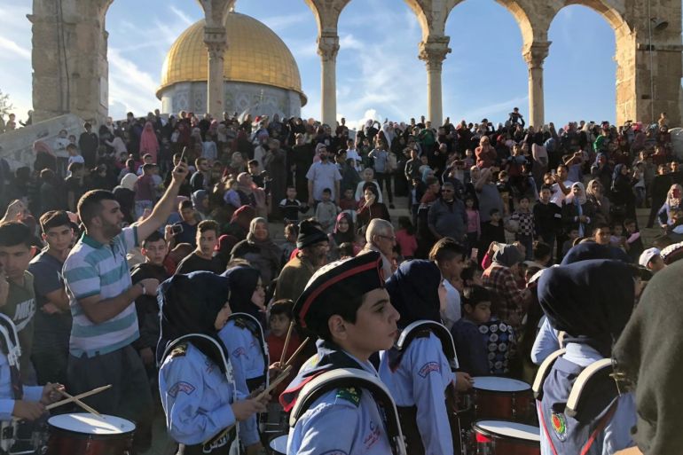 عشرات آلاف الفلسطينيين في المسجد الأٌصى بيوم المولد النبوي