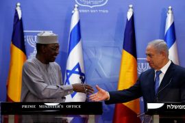 Israeli Prime Minister Benjamin Netanyahu (R) prepares to shake hands with Chadian President Idriss Deby as they deliver joint statements in Jerusalem November 25, 2018. REUTERS/Ronen Zvulun