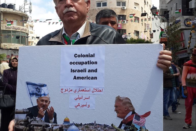 فلسطين رام الله 2018 يتهم الفلسطينيون الولايات المتحدة بالتحضير لإعلان مشروع يستهدف تصفية القضية الفلسطينية بدأ بنقل سفارتها إلى القدس واستهداف
