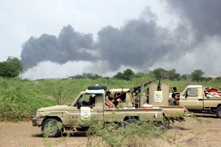 قوات من ألوية العمالقة اليمنية المدعومة إماراتية في إحدى جبهات القتال بمدينة الحديدة غربي اليمن يوم 12 سبتمبر أيلول 2018 (الأوروبية)