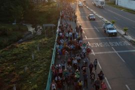 Migrants, part of a caravan traveling to the U.S., walk along the road to Huixtla, near Tapachula, Mexico, October 31, 2018. REUTERS/Carlos Garcia Rawlins