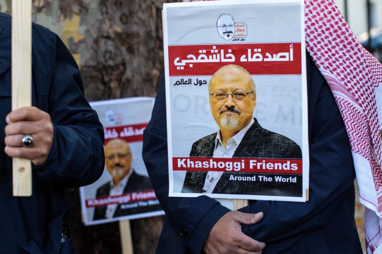LONDON, ENGLAND - OCTOBER 26: Protesters holding placards demonstrate against the killing of journalist Jamal Khashoggi outside the Saudi Arabian Embassy in London on October 26, 2018 in London, England. Mr Khashoggi, a US-based critic of the Saudi regime, was killed during a visit to its consulate in Istanbul on October 2, 2018. (Photo by Jack Taylor/Getty Images)