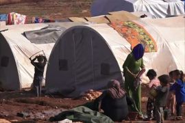 معاناة أسر عراقية على الحدود السورية التركية
