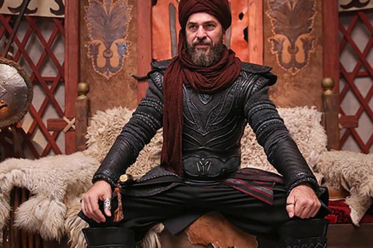 الممثل التركي إنغين التان دوزياطان بطل مسلسل قيامة أرطغرل الشهير في تركيا والعالم العربي