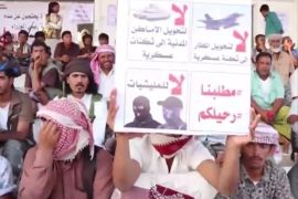 طالب الآلاف من أبناء محافظة المهرة شرقي اليمن في مهرجان أقيم بالمحافظة طالبوا برحيل القوات السعودية من المحافظة عامة ومن المطار والميناء خاصة.