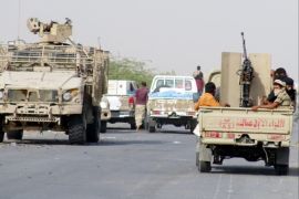 epa07141320 Yemeni government forces take part in battles at the port city of Hodeidah, Yemen, 04 November 2018. According to reports, Yemeni government forces with the support of the United Arab Emirates (UAE), have intensified their attack against the strategic port city of Hodeidah in western Yemen that is controlled by the Houthi rebels and that government forces have been seeking to recapture since June. EPA-EFE/STRINGER