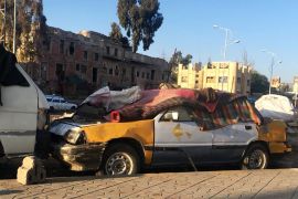 سيارة تحولت إلى سكن لمشردين في صنعاء (الجزيرة نت)