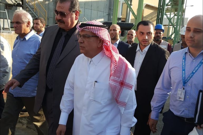 غزة، نوفمبر 2018، رئيس اللجنة القطرية لإعادة إعمار غزة السفير محمد العمادي في زيارة يتفقد محطة توليد كهرباء غزة.