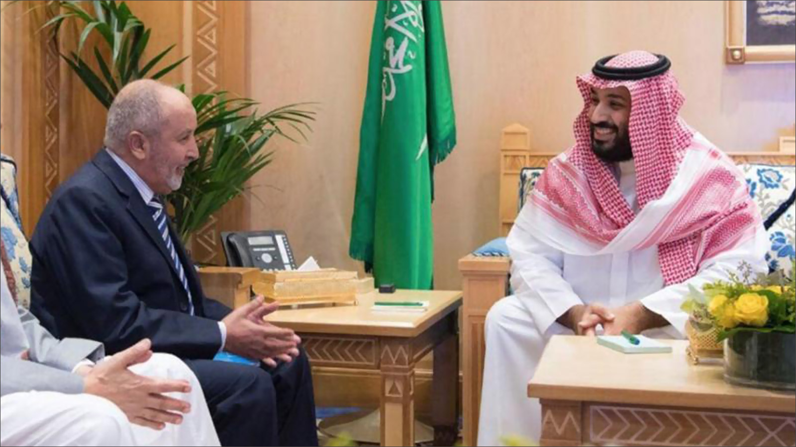 ‪محمد بن سلمان في لقاء سابق مع مسؤولي حزب الإصلاح‬ (الصحافة السعودية)