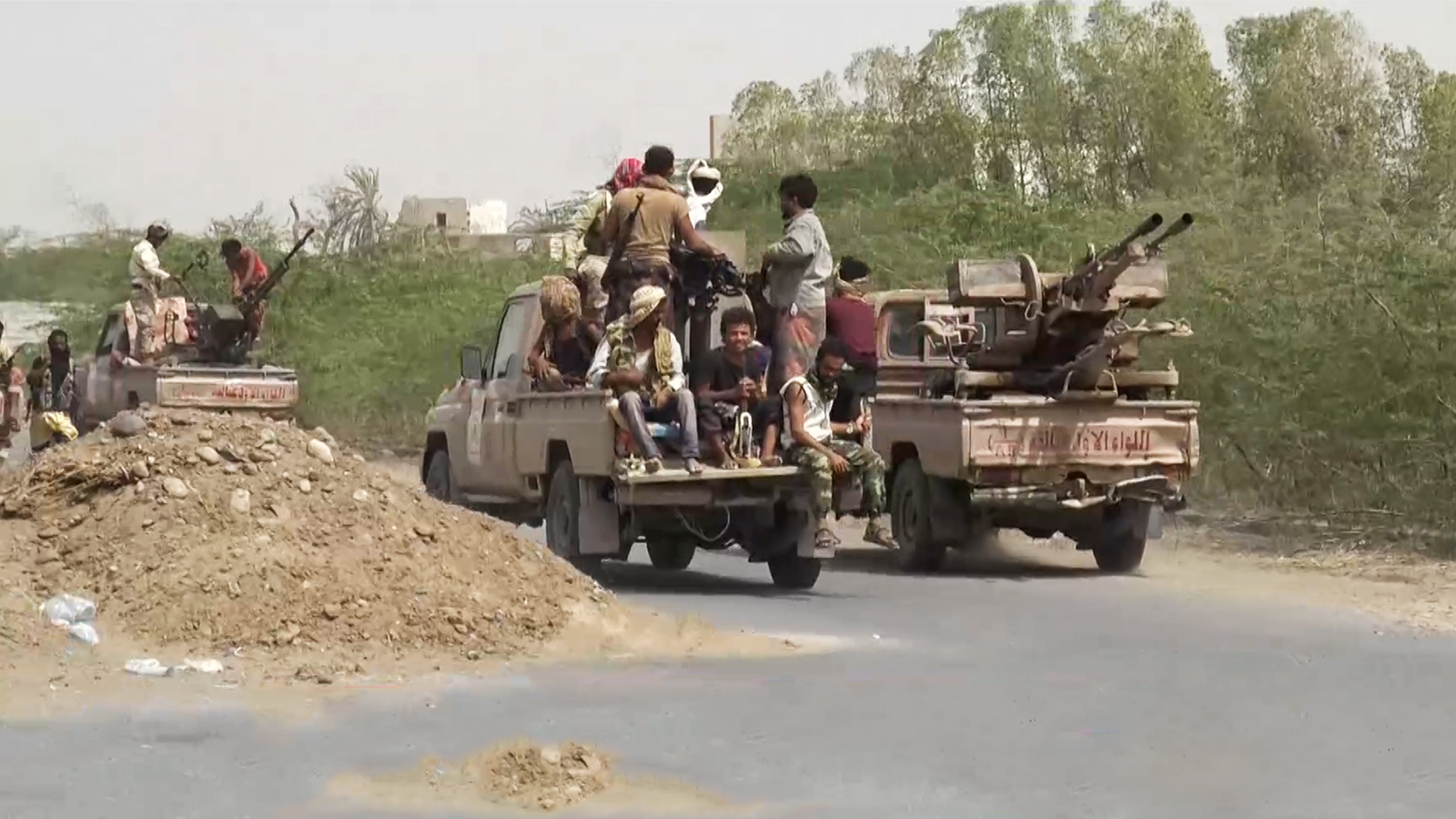 ‪معارك سابقة في الحديد بين الحوثيين والقوات الحكومية‬ معارك سابقة في الحديد بين الحوثيين والقوات الحكومية (الجزيرة)