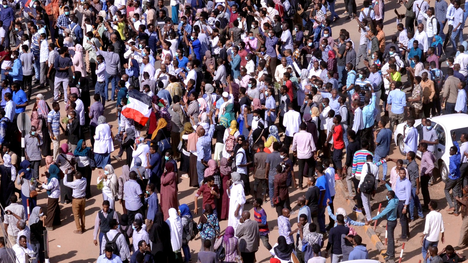 ‪شهدت الخرطوم في اليوم السابع من الاحتجاجات محاولات لوصول الحشود للقصر الرئاسي‬ (رويترز)