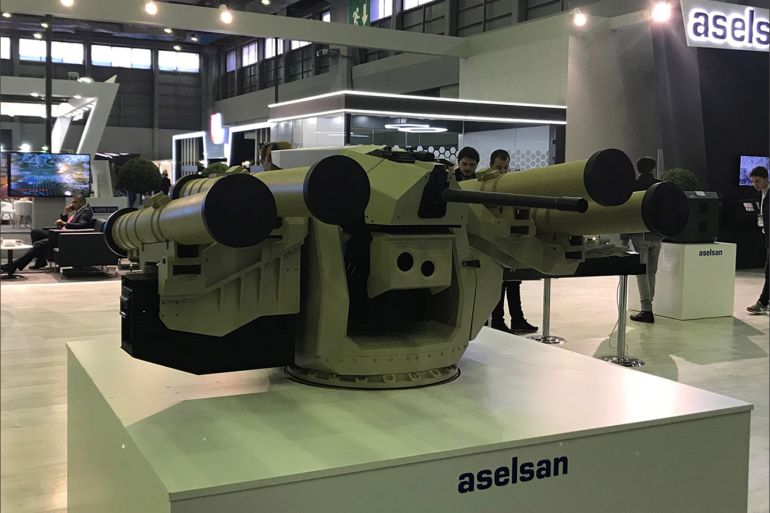 خليل مبروك - مدفع رشاش متعدد الفوهات من إنتاج أسيلسان التركية في أحد المعارض - إسطنبول - تركيا.