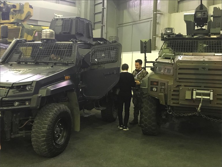 خليل مبروك - عربات عسكرية متعددة الاستخدام من انتاج تركي في أحد المعارض - إسطنبول - تركيا.