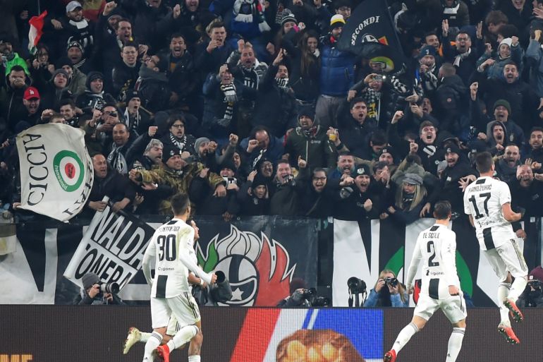 Soccer Football - Serie A - Juventus v Inter Milan - Allianz Stadium, Turin, Italy - December 7, 2018 Juventus' Mario Mandzukic celebrates scoring their first goal with team mates REUTERS/Massimo Pinca