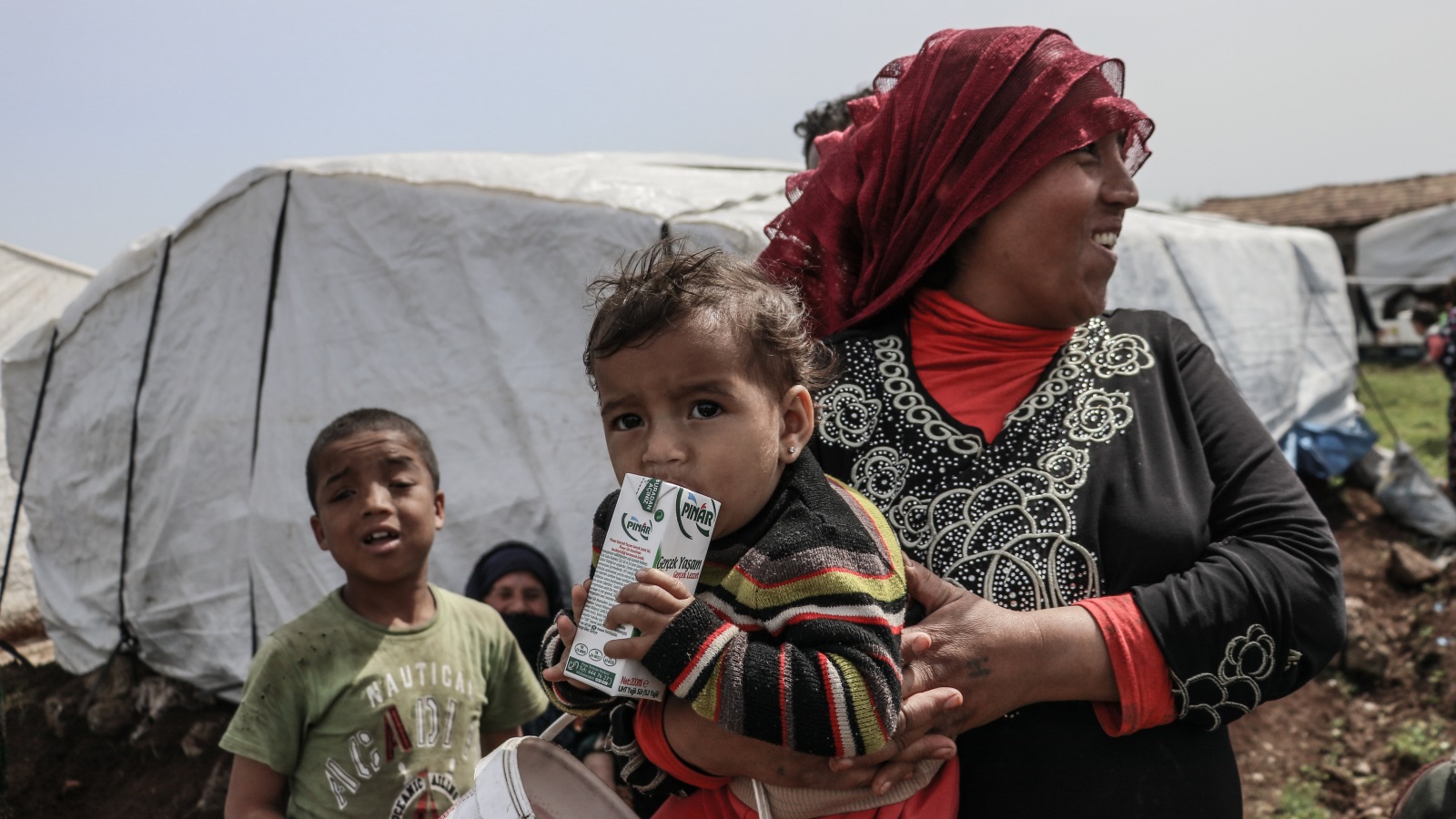 ‪لاجئون سوريون بمخيم جنوبي تركيا‬  (الأناضول)