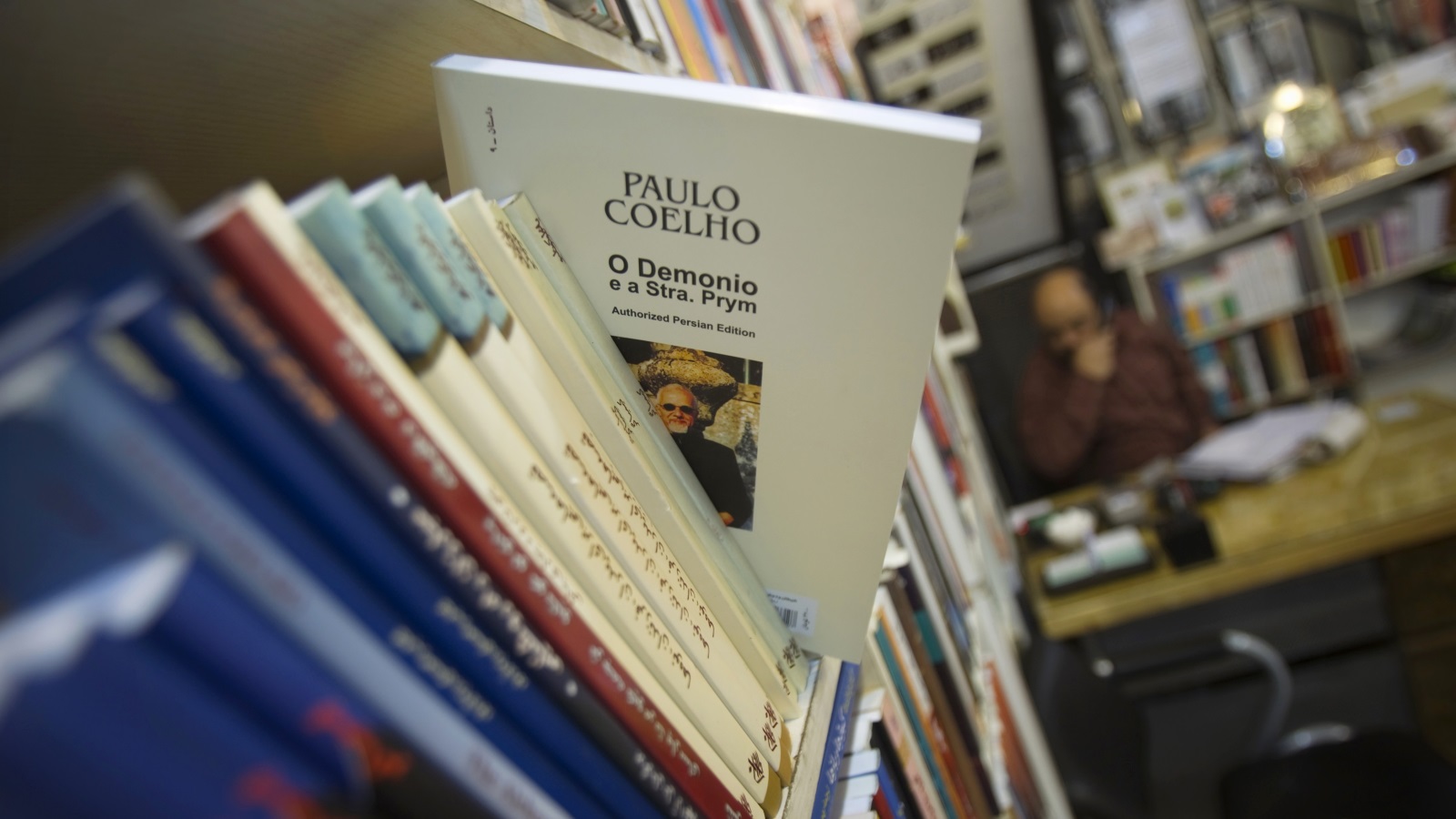 ‪كتب باولو كويلو من بين الأكثر مبيعا خلال العصر الحالي‬ (رويترز)