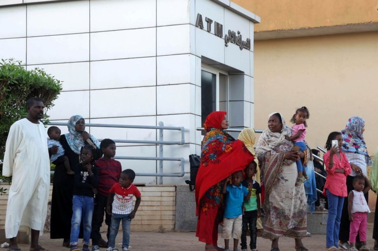 Residents stand outside an automated teller machine (ATM) in Khartoum, Sudan November 8, 2018. Picture taken November 8, 2018. REUTERS/Mohamed Nureldin Abdallah