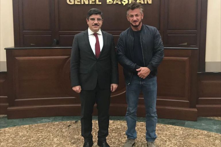 الممثل الأمريكي الشهير شون بن مع مستشار الرئيس التركي ياسين أقطاي - تويتر