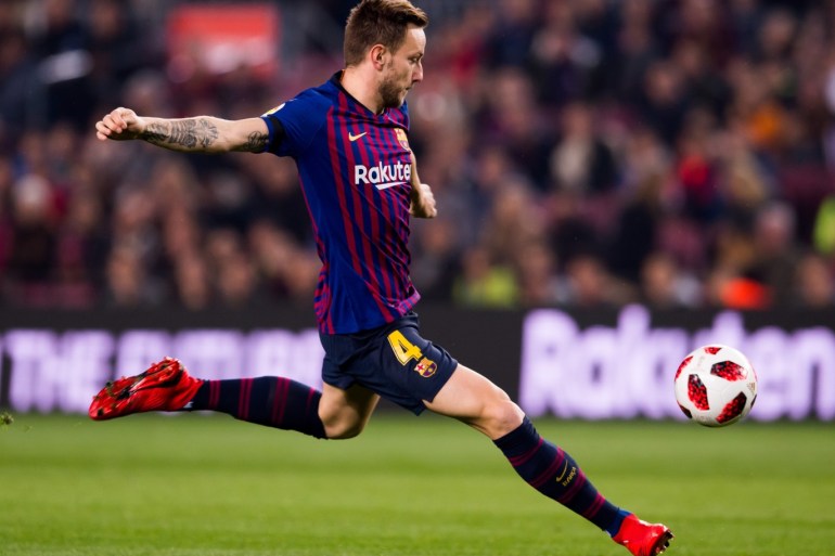 BARCELONA, SPAIN - DECEMBER 05: Ivan Rakitic of FC Barcelona shoots the ball during the Copa del Rey fourth round second leg match between FC Barcelona and Cultural Leonesa at Camp Nou on December 05, 2018 in Barcelona, Spain. (Photo by Alex Caparros/Getty Images)