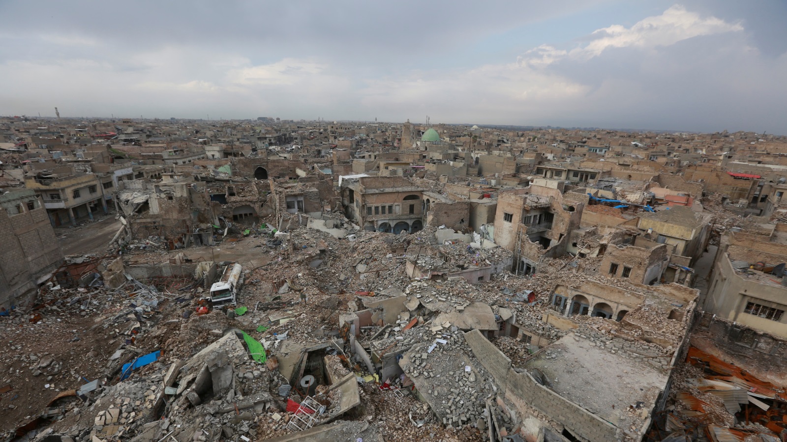 ‪دمار وخراب كبير في الموصل نتيجة الحرب‬ (رويترز)