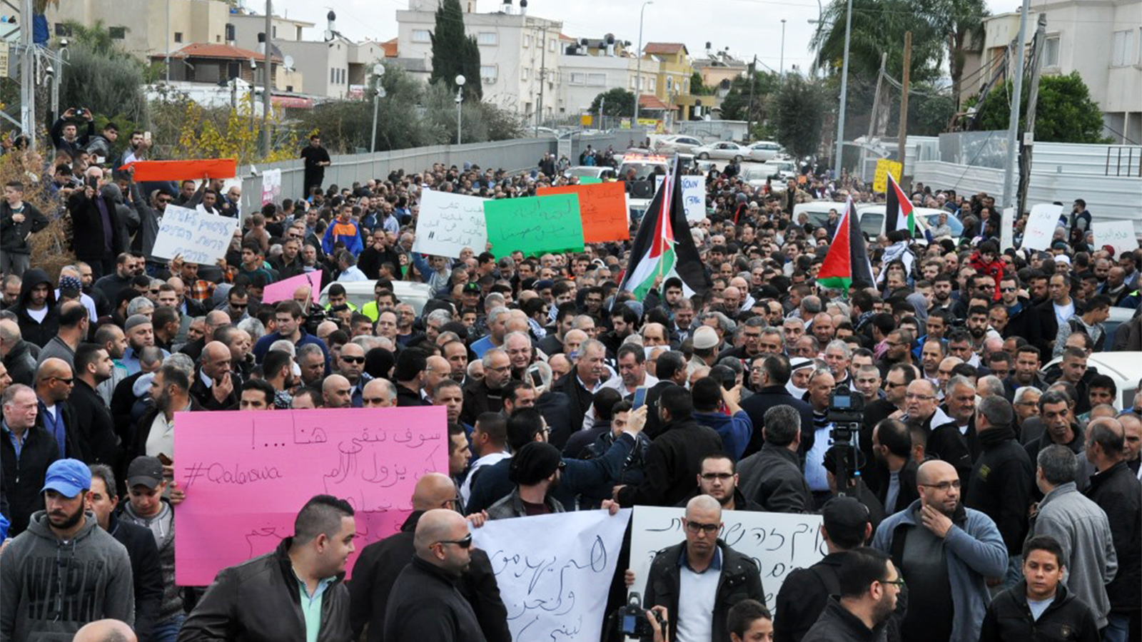‪مسيرات في الداخل الفلسطيني رافضة لقوانين مصادرة الأراضي وتحويلها للمستوطنين‬ (الجزيرة)