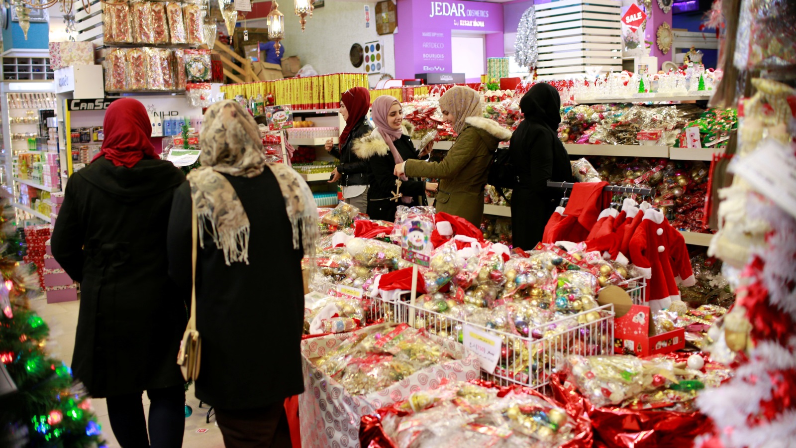إقبال كبير على هدايا عيد الميلاد في المتاجر العراقية