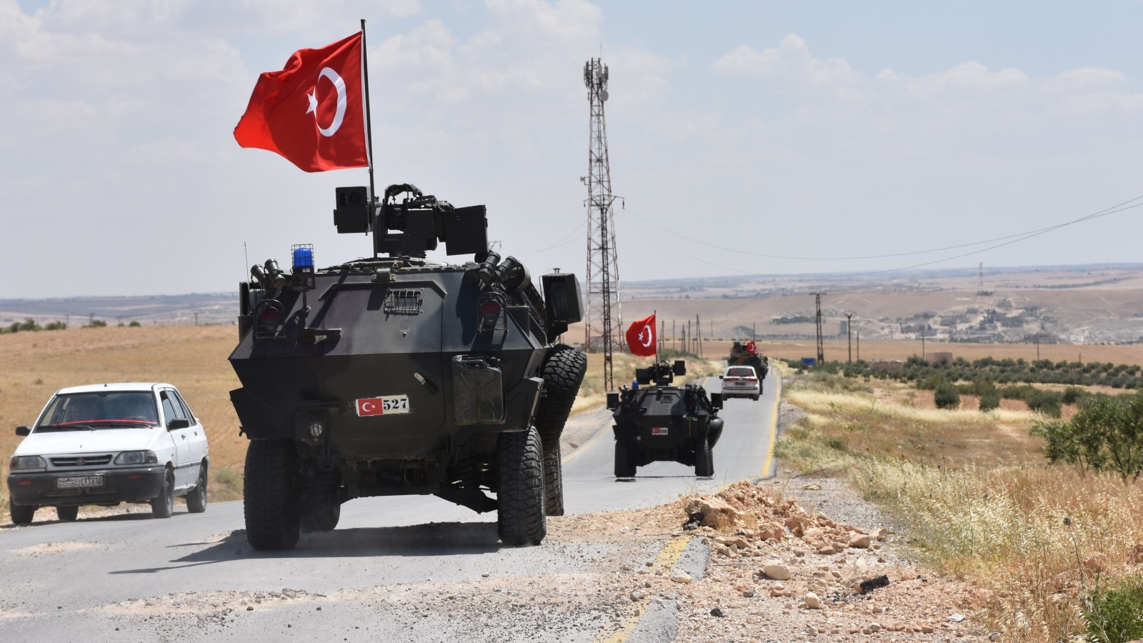 القوات التركية تعتبر نظيرتها الكردية في سوريا تنظيمات إرهابية 