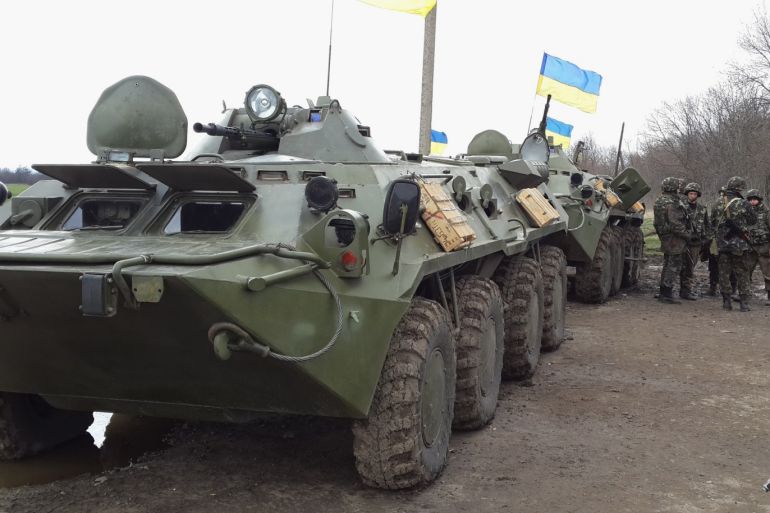 مدرعات أوكرانية تشارك بعمليات شرق أوكرانيا المسلحين الروس - سبق إرسالها.jpg