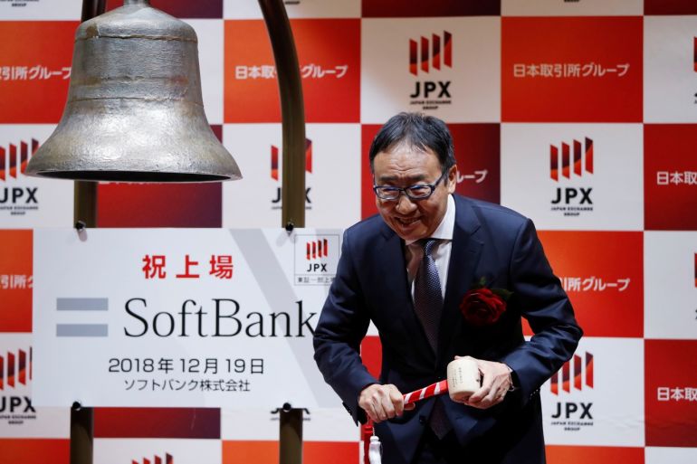 SoftBank Corp. President and CEO Ken Miyauchi bows as he rings a bell during a ceremony to mark the company's debut on the Tokyo Stock Exchange in Tokyo, Japan December 19, 2018. REUTERS/Issei Kato