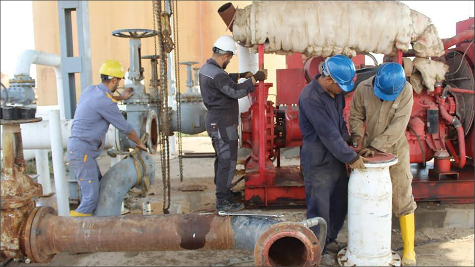 ‪حازت شركة الهلال الإماراتية على عقد لتطوير ثلاثة حقول نفطية في البصرة وديالى مؤخرا‬ (الجزيرة)