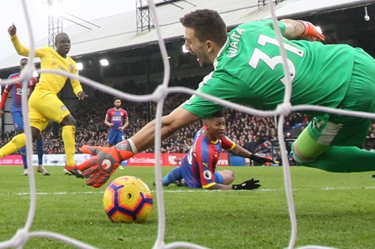 Soccer Football - Premier League - Crystal Palace v Chelsea - Selhurst Park, London, Britain - December 30, 2018 Chelsea's N'Golo Kante scores their first goal past Crystal Palace's Vicente Guaita REUTERS/David Klein EDITORIAL USE ONLY. No use with unauthorized audio, video, data, fixture lists, club/league logos or