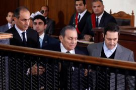 blogs حسني مبارك شاهدا في قضية اقتحام السجون