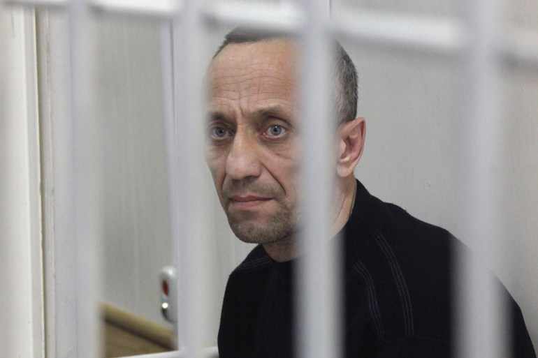epa05727456 Former police officer Mikhail Popkov during a verdict announcement at the Irkutsk Regional Court in the city of Irkutsk in Eastern Siberia, Russia, 14 January 2015 (issued 18 January 2017). The rapist and serial killer Mikhail Popkov, who was sentenced to life for killing 22 women during a 6-year period from 1994 to 2000, has confessed to 59 more killings. EPA/DMITRY DMITRIYEV