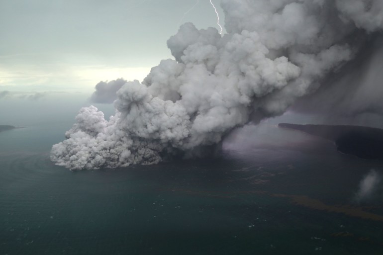 An aerial view of Anak Krakatau volcano during an eruption at Sunda strait in South Lampung, Indonesia, December 23, 2018 in this photo taken by Antara Foto. Antara Foto/Bisnis Indonesia/Nurul Hidayat/ via REUTERS ATTENTION EDITORS - THIS IMAGE WAS PROVIDED BY A THIRD PARTY. MANDATORY CREDIT. INDONESIA OUT.