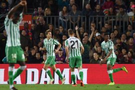 BARCELONA, SPAIN - NOVEMBER 11: Sergio Canales of Real Betis celebrates after scoring his team's fourth goal with his team mates during the La Liga match between FC Barcelona and Real Betis Balompie at Camp Nou on November 11, 2018 in Barcelona, Spain. (Photo by Alex Caparros/Getty Images)