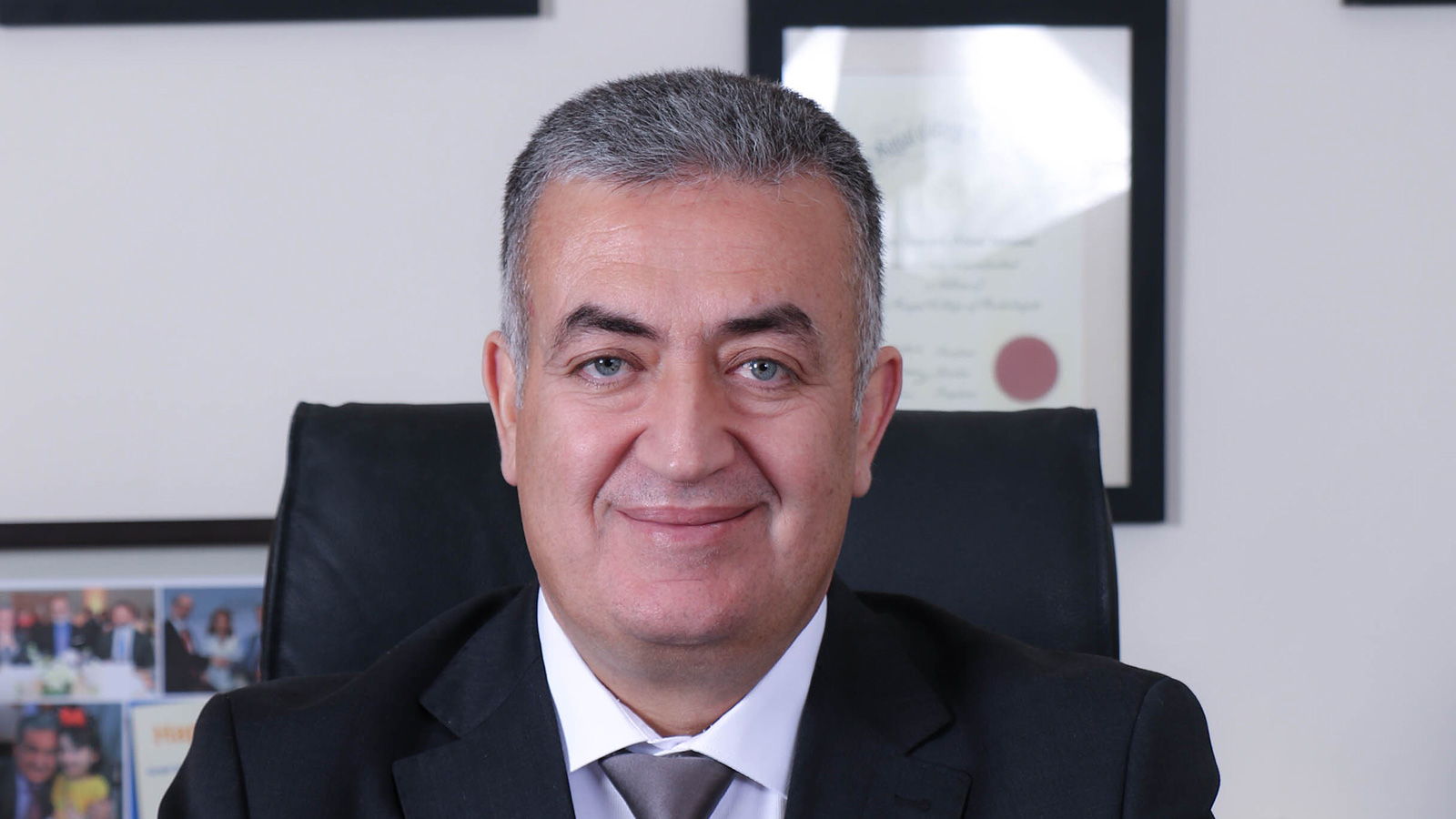 الدكتور عاصم منصور مدير عام مركز الحسين للسرطان الأردن(الجزيرة)