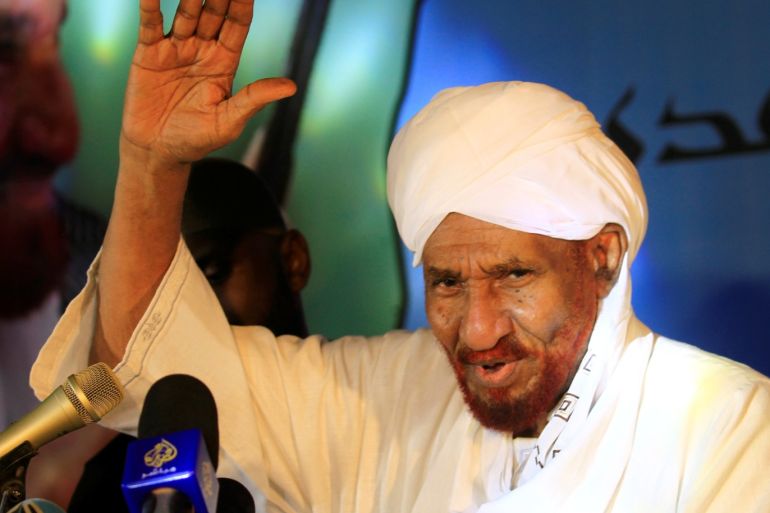 Sudanese leading opposition figure Sadiq al-Mahdi addresses his supporters after he returned from nearly a year in self-imposed exile in Khartoum, Sudan December 19, 2018. REUTERS/Mohamed Nureldin Abdallah