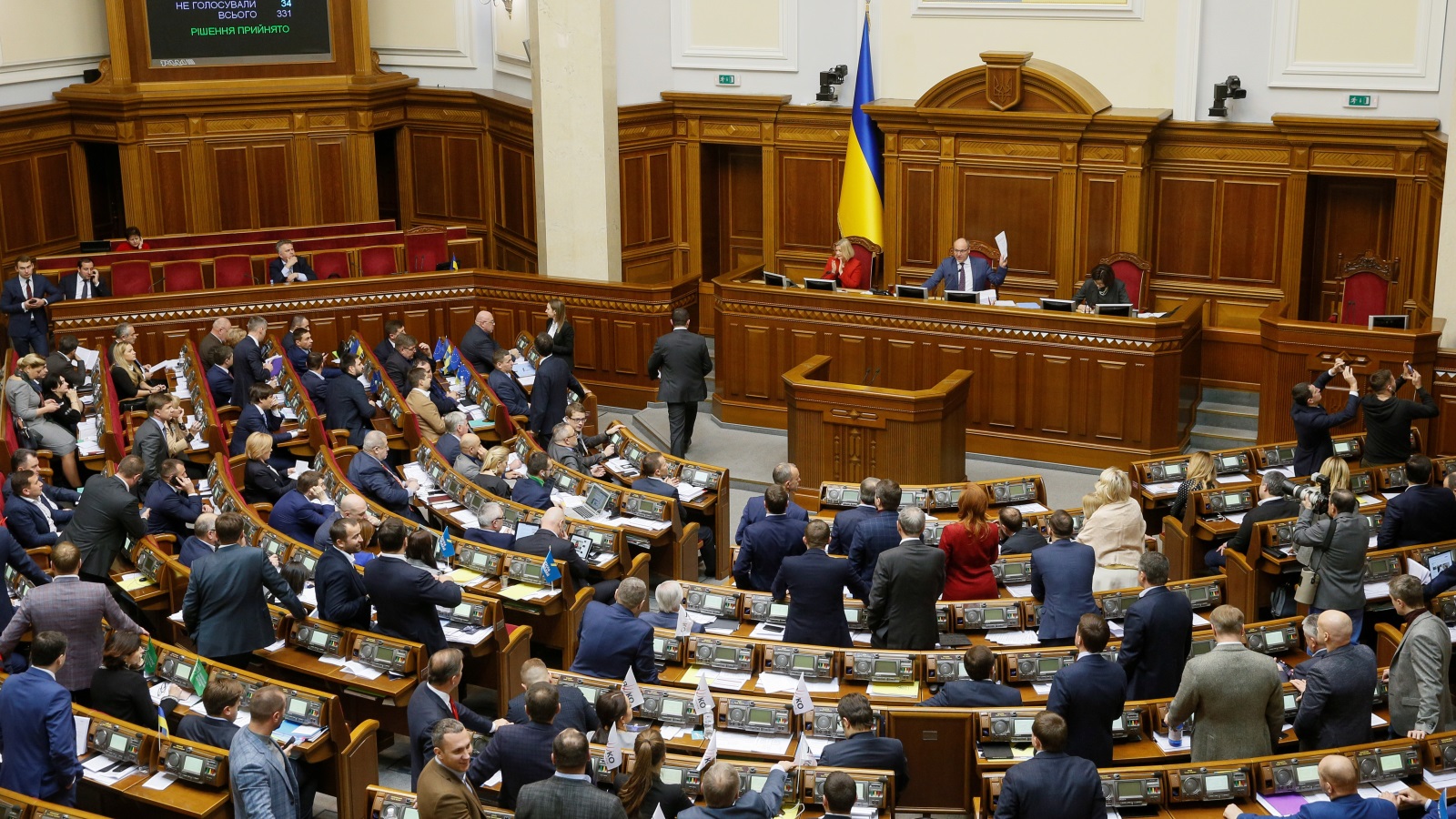 السلطات الأوكرانية ألغت هذا العام 48 اتفاقية تعاون مع روسيا في خطوات تصعيدية ضد موسكو (رويترز)