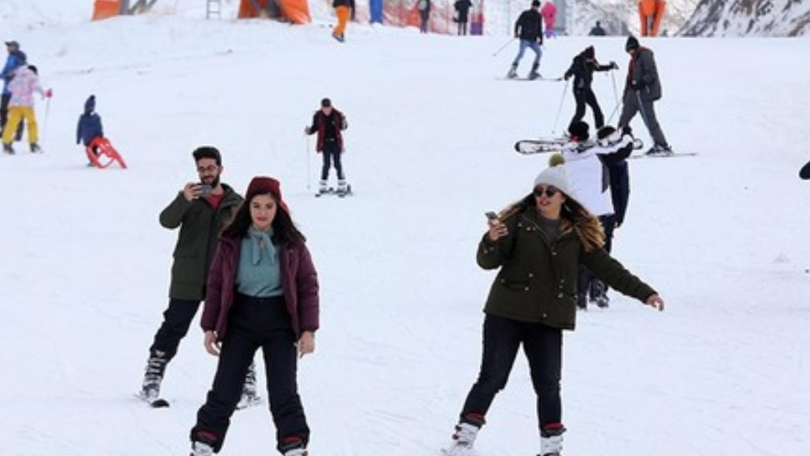 ‪بورصة التركية هي المكان المفضل لعشاق التزلج على الثلج خلال إجازة رأس السنة‬ (الجزيرة)