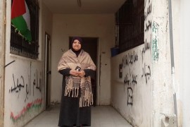 ميرفت صادق فلسطين رام الله ديسمبر 2018 أم ناصر أبو حميد تقف أمام منزلها المكون من أربعة طوابق قبل ساعات من هدمها في مخيم الأمعري
