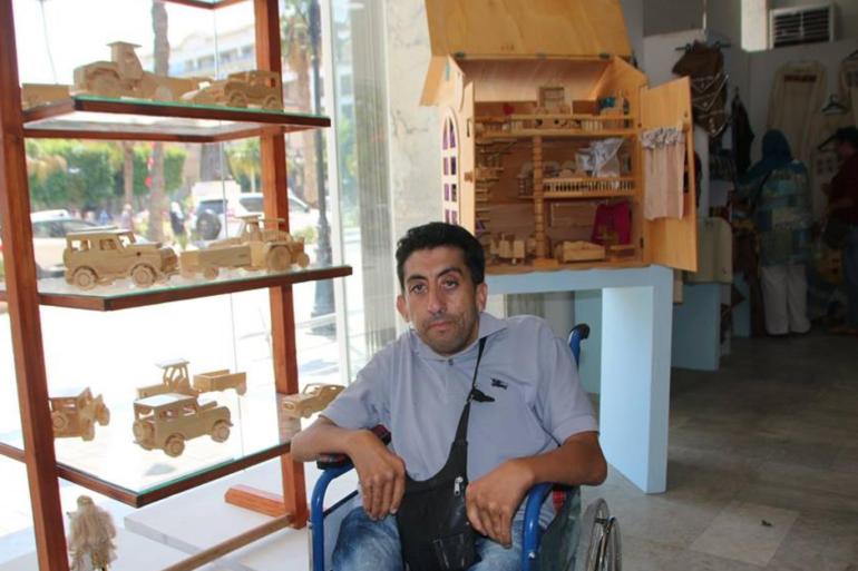 Said سعيد - مشاركته في معرض للصناعات التقليدية بالعاصمة أغسطس 2017 - شكري يحوّل بواقي الأخشاب إلى تحف فنّية