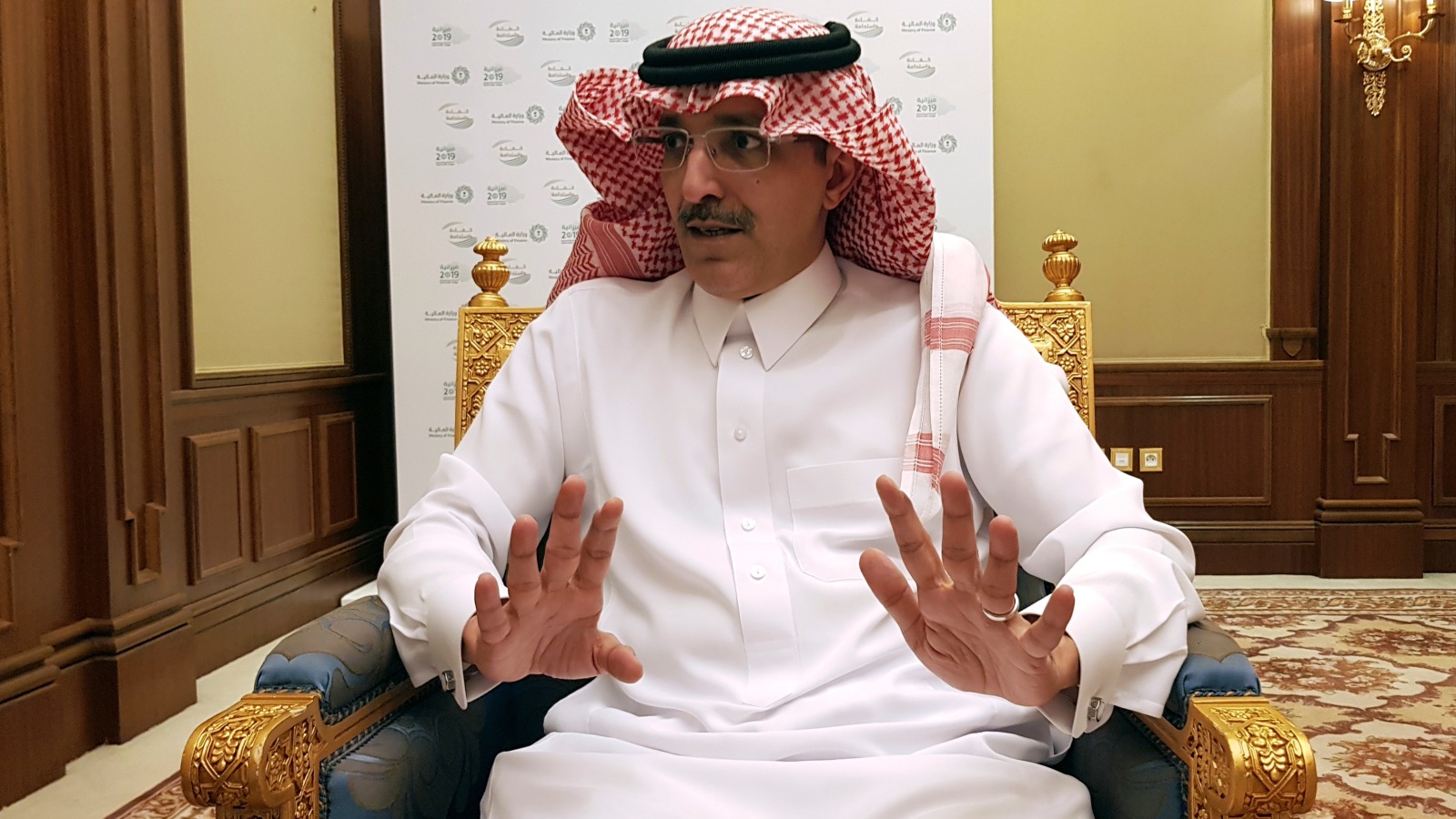 ‪وزير المالية السعودي‬ عن خفض النفقات العامة بنحو 50 مليار ريال بسبب تراجع أسعار النفط (رويترز)