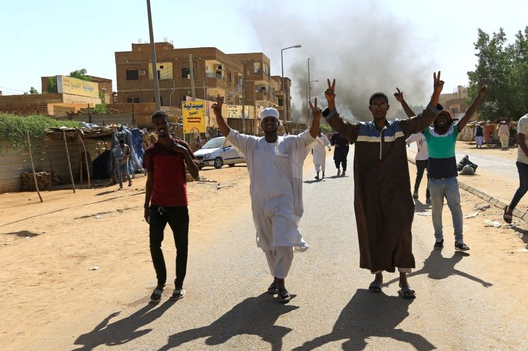 Sudanese demonstrators chant slogans near the home of a demonstrator who died of a gunshot wound sustained during anti-government protests in Khartoum, Sudan January 18, 2019. REUTERS/Mohamed Nureldin Abdallah