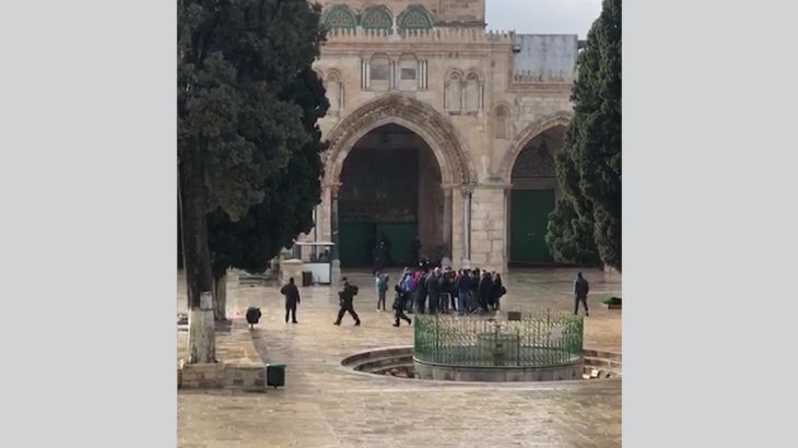 الشرطة الإسرائيلية تحمي مجموعة مقتحمين للمسجد الأقصى