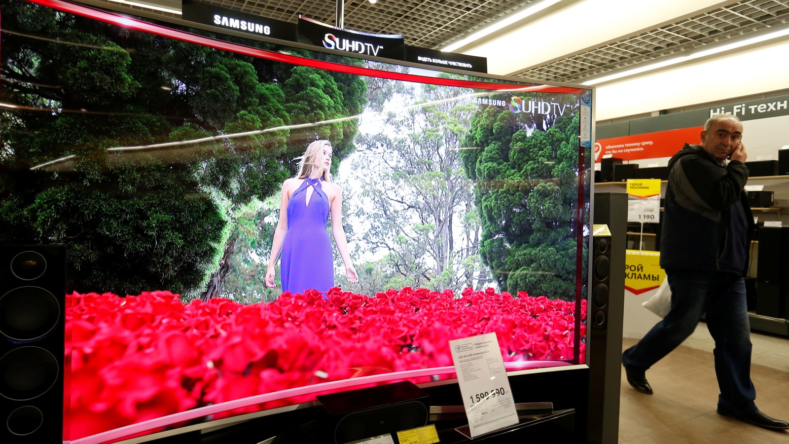 ‪سامسونغ تعتبر الشركة الأولى في مبيعات التلفزيونات الذكية في العالم‬ (رويترز)